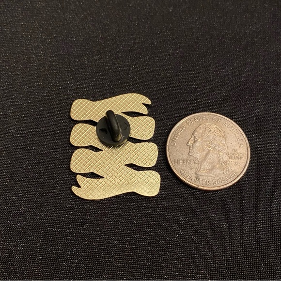 Enamel pin/magnet reminds you to take care of yourself, not sacrifice yourself - Picture 2 of 2